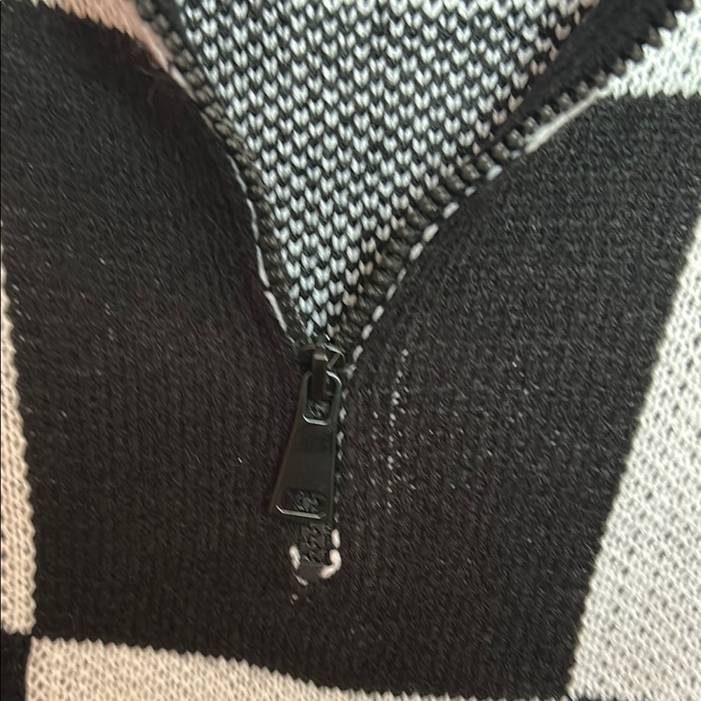 Dokotoo || Black and White Checkered Women's Sweater - Picture 6 of 6